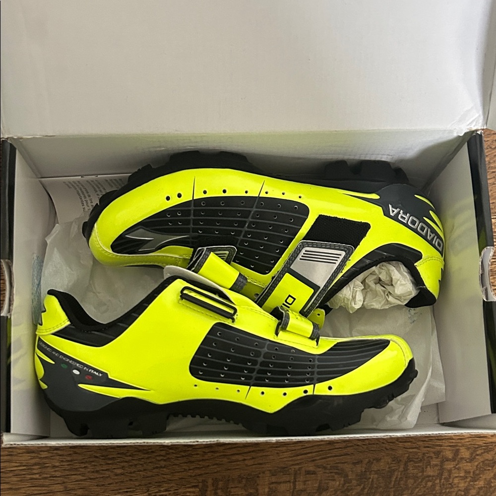 Diadora Fluorescent Yellow Cycling Shoes with Black Accents